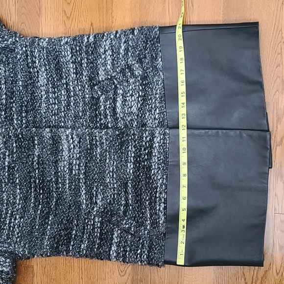 Danier Women's Black Wool Blend and Leather Coat (Sz M) - Picture 10 of 15